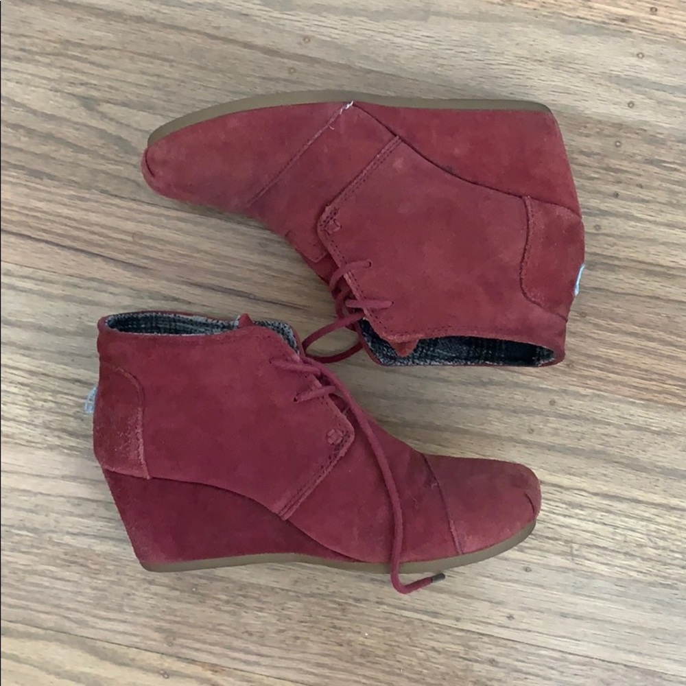 Burgundy suede wedge boot Tom’s desert wedge 7.5